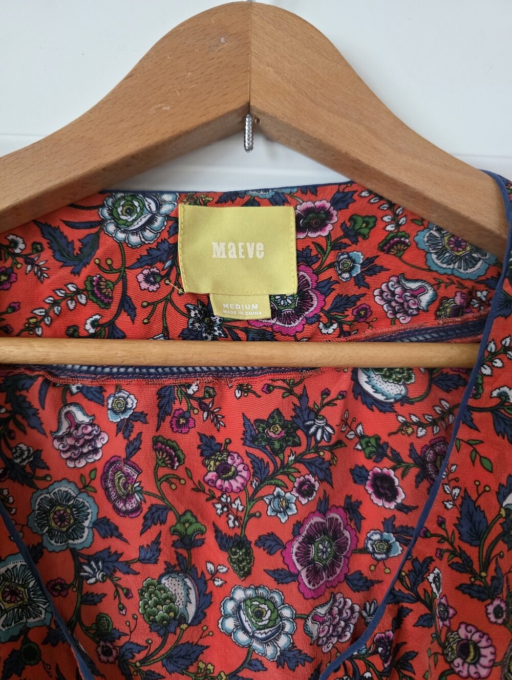 Maeve Anthroplogie 100% Silk Vneck Blouse Tie Front Back Womens M Floral Boho - Picture 3 of 7